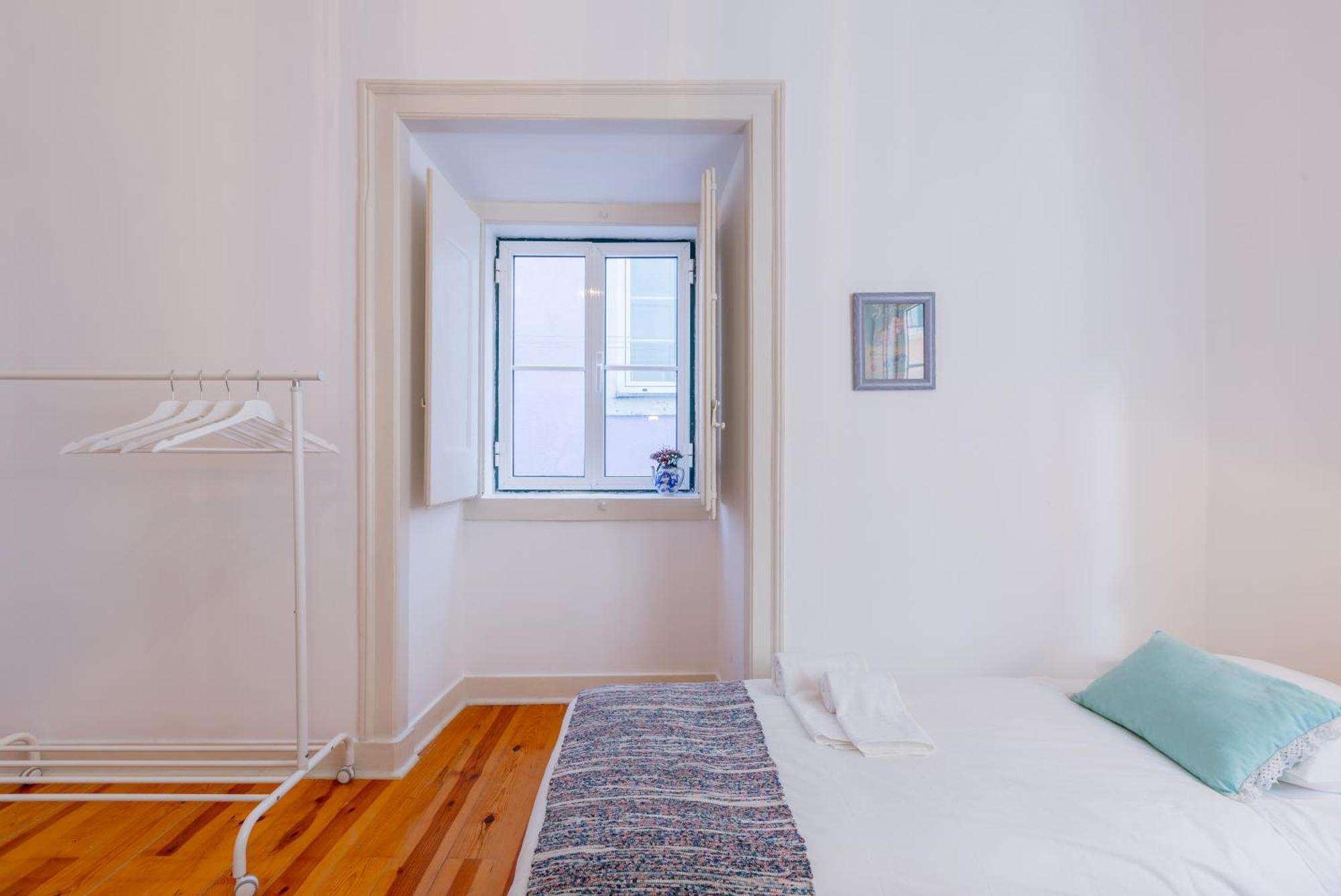 Spacious, Bright And Sunny Apartment, By Timecooler Lissabon Exterior foto