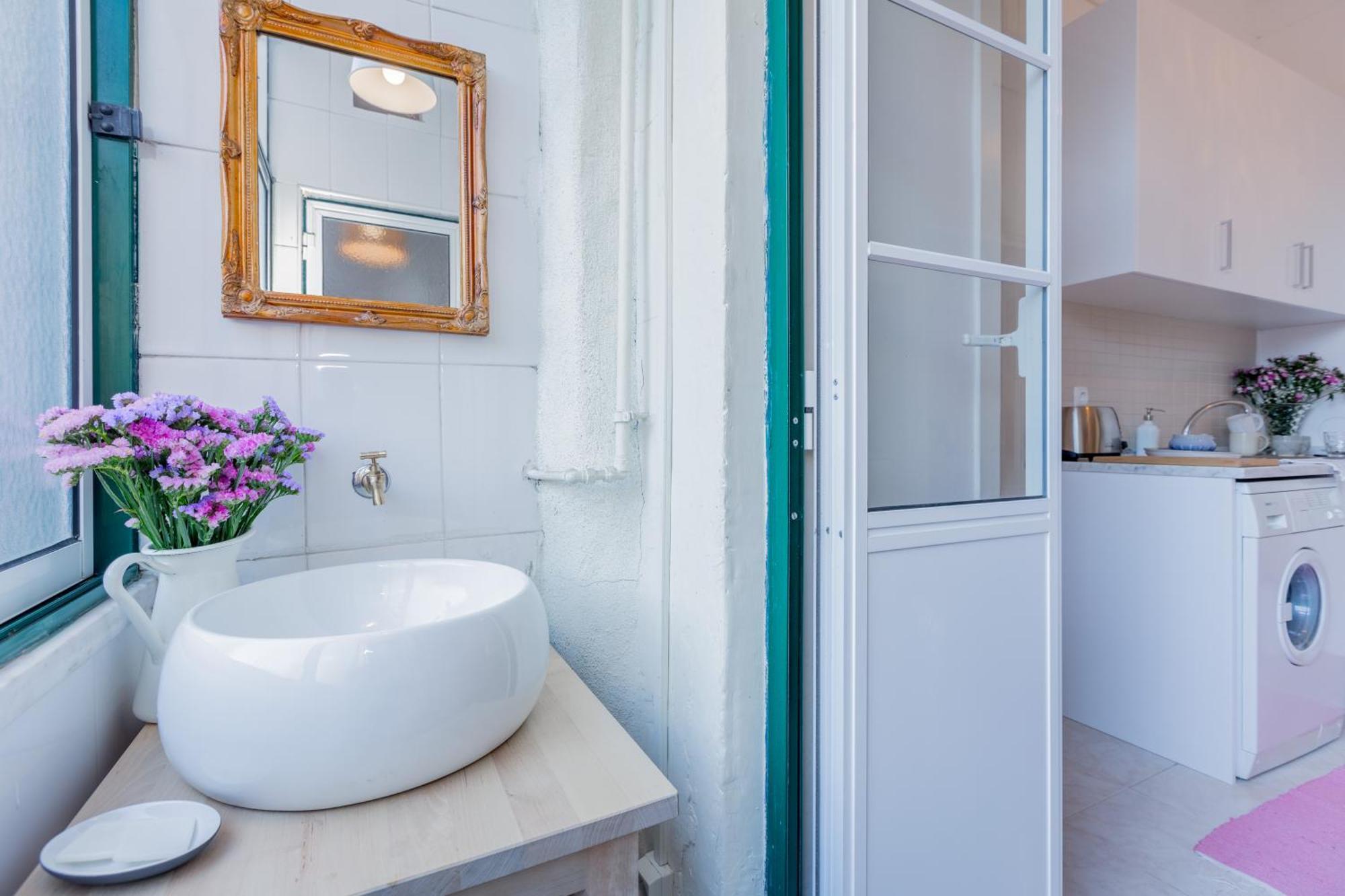 Spacious, Bright And Sunny Apartment, By Timecooler Lissabon Exterior foto